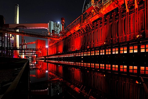 Industrial buildings illuminated at night, Zeche Zollverein Coal Mine, Oberhausen, North Rhine-Westphalia, Germany, Europe