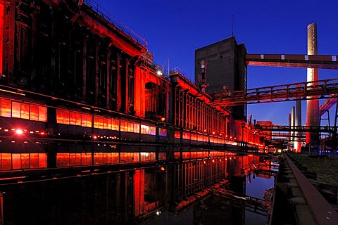 Industrial buildings illuminated at night, Zeche Zollverein Coal Mine, Oberhausen, North Rhine-Westphalia, Germany, Europe