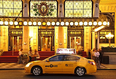 Yellow cab parked in front of the Plaza Hotel, 5th Avenue, New York City, New York, USA