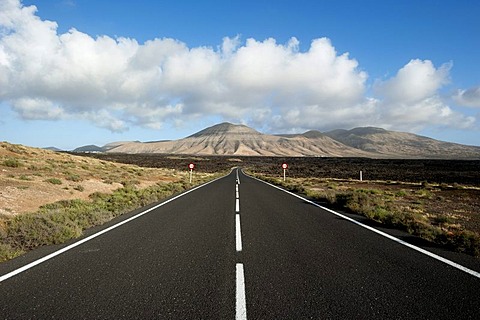 Road through the Parque Nacional de Timanfaya national park, lava, volcanoes, Lanzarote, Canary Islands, Spain, Europe