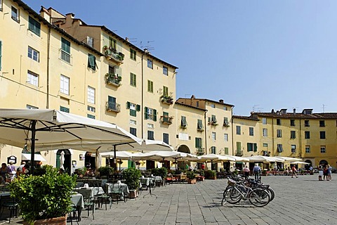 Piazza Anfiteatro, Lucca, Tuscany, Italy, Europe