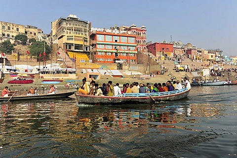 Believers in boats on the Ganges river, Varanasi, Benares, Uttar Pradesh, India, South Asia