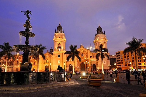 Cathedral at the Plaza Mayor or Plaza de Armas, evening mood, Lima, UNESCO World Heritage Site, Peru, South America