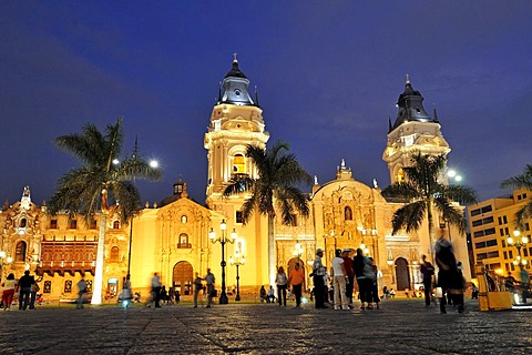 Cathedral at the Plaza Mayor or Plaza de Armas, evening mood, Lima, UNESCO World Heritage Site, Peru, South America