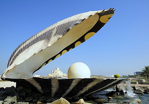 Pearl and Oyster Fountain, Corniche, Doha, Qatar, Middle East