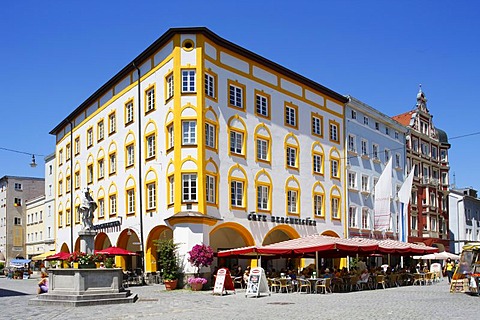 Max-Joseph-Platz square, Rosenheim, Upper Bavaria, Bavaria, Germany, Europe