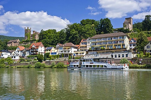 Townscape with Mittelburg Castle and Vorderburg Castle, Neckar Valley-Odenwald nature park, Neckartal Odenwald, Hesse, Germany, Europe