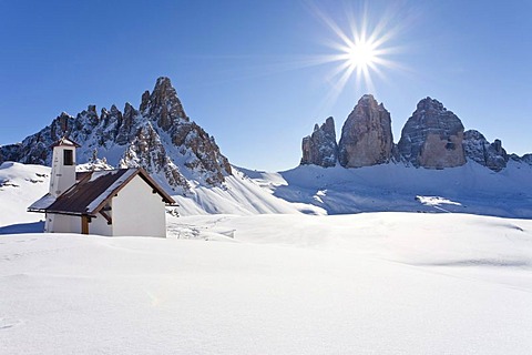 Three Peaks Mountain Hut in front of Paternkofel Mountain and the Three Peaks, Alta Pusteria Valley, Sesto, Dolomites, Alto Adige, Italy, Europe