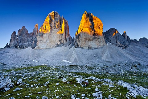 Tre Cime di Lavaredo or Drei Zinnen peaks, Hochpustertal valley, Sexten Dolomites, Dolomites, province of Bolzano-Bozen, Italy, Europe