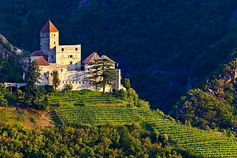 Karneid Castle in Valle Isarco, South Tyrol, Italy, Europe