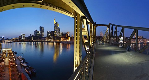 Eiserner Steg, Iron Footbridge, with views towards downtown and the financial district, Frankfurt am Main, Hesse, Germany, Europe