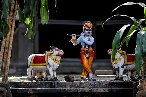 Shepherd god Krishna playing his flute, figures, Ahilya Fort, Ahilya near Indore, Madhya Pradesh, India, Asia