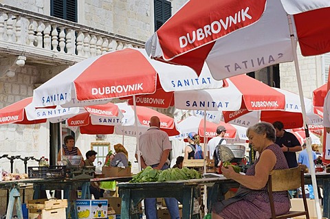 Traders at an outdoor market, Dubrovnik, Dalmatia, Croatia, Europe