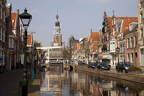 Canal and former weigh building, now Holland Kaasmuseum Dutch cheese museum, Alkmaar, North Holland, Netherlands, Europe