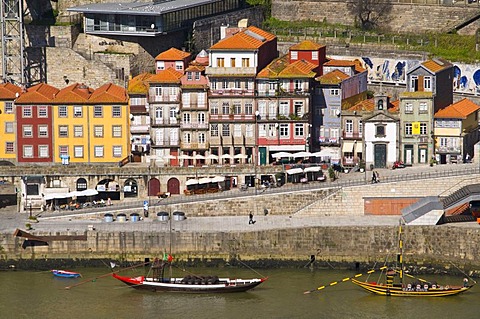 Buildings on the banks of Rio Douro, Porto, Portugal, Europe