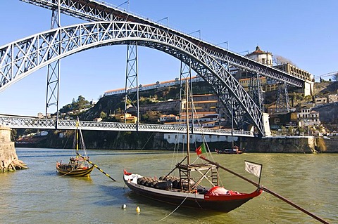 Maria Pia bridge over the Rio Douro river, Porto, Portugal, Europe