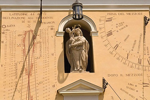 Madonna statue, Piazza Garibaldi, Parma, Emilia-Romagna, Italy, Europe