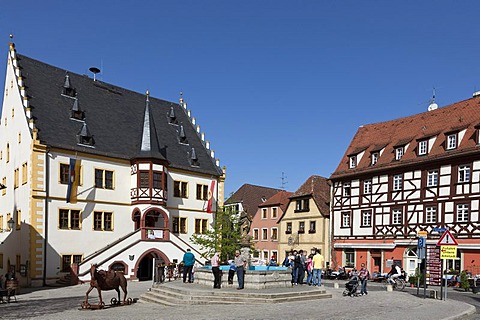 Market square with fountain and town hall, Volkach, Landkreis Kitzingen county, Lower Franconia, Bavaria, southern Germany, Germany, Europe