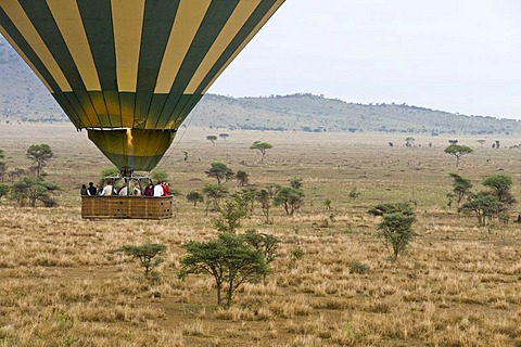 Hot air balloon ride over the Serengeti national park, UNESCO World Heritage Site, Tanzania, Africa