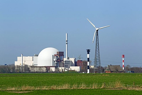 Nuclear power plant Brokdorf and wind turbine, Brokdorf, Wilstermarsch, Kreis Steinburg district, Elbe Marshes, Schleswig-Holstein, Germany, Europe