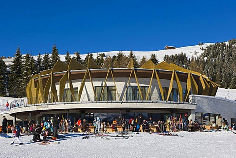 The Alpina Chalet Restaurant in winter, Compatsch, Alpe di Siusi, Mont Seuc in Ladin, South Tyrolean Dolomites, Italy, Europe