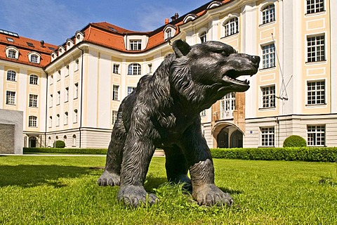 The Bear of Bull and Bear, symbols for rising and dropping share prices on the stock exchange, Munich, Bavaria, Germany, Europe