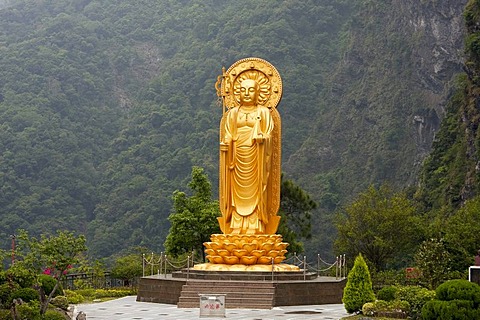 Buddha statue near Tiansian in the Taroko Gorge National Park near Hualien, Taiwan, China, Asia