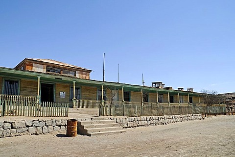 Former administration building, saltpeter works, abandoned salpeter town, ghost town, desert, museum, Unesco World Heritage Site, Humberstone, Iquique, Norte Grande, northern Chile, South America