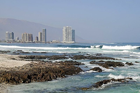 Coast, sea, waves, high-rise buildings, Iquique, Norte Grande, Northern Chile, Chile, South America