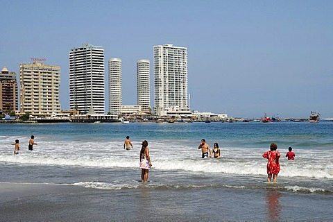 Playa Cavancha beach, coast, waves, multistory buildings, Iquique, Norte Grande, northern Chile, Chile, South America