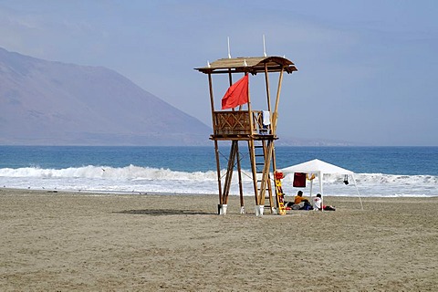 Guard tower, Playa Brava beach, coast, waves, Iquique, Norte Grande, northern Chile, Chile, South America