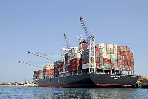 Container ship, crane, cargo port, harbour, Iquique, Norte Grande region, Northern Chile, Chile, South America