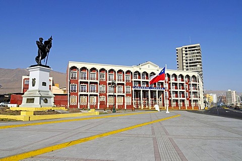 Monument to national war hero Captain Arturo Prat Chacon, English school, Chilean Flag, square, Iquique, Norte Grande region, Northern Chile, Chile, South America