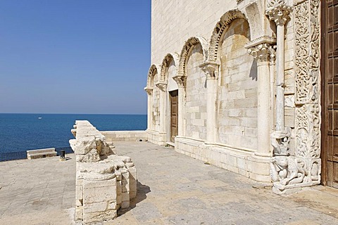 West facade of the cathedrale of San Nicola Pellegrino, Trani, Apulia or Puglia, South Italy, Europe