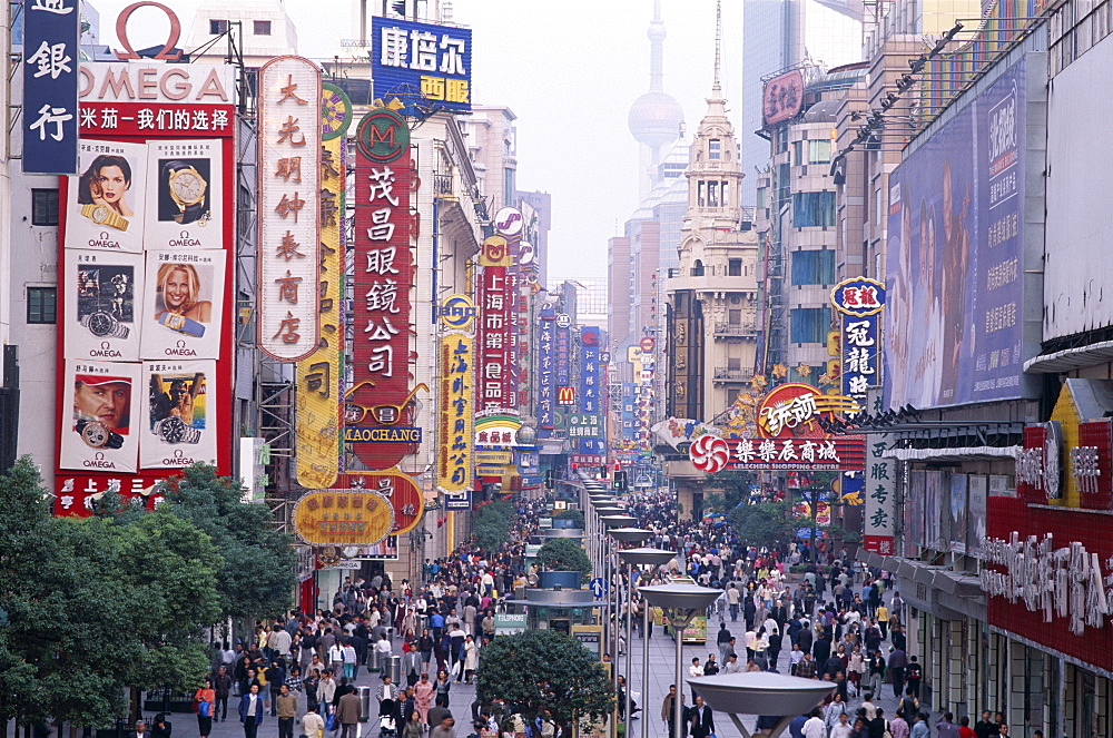 Nanjing Road, Pedestrianised Shopping Street, Shanghai, China, Asia