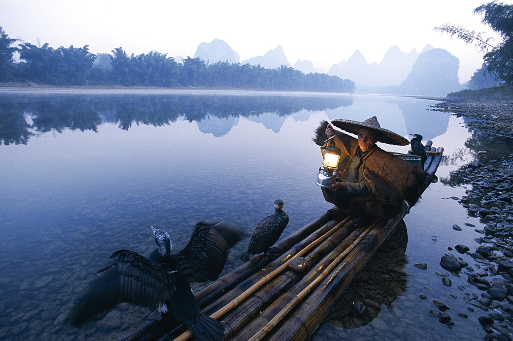 Cormorant fisherman at dawn on the Li River, Guilin, Yangshou, Guangxi Province, China, Asia