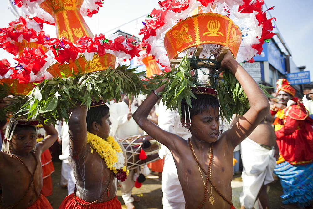 Chariot Festival participants, Shri Kanaga Thurkkai Amman Temple, Ealing, London, England, United Kingdom, Europe