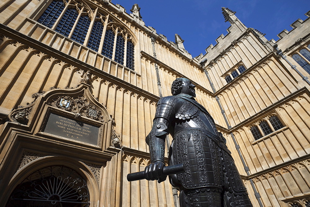 Statue of William Herbert, Third Earl of Pembroke, Bodleian Library, Oxford, Oxfordshire, England, United Kingdom, Europe