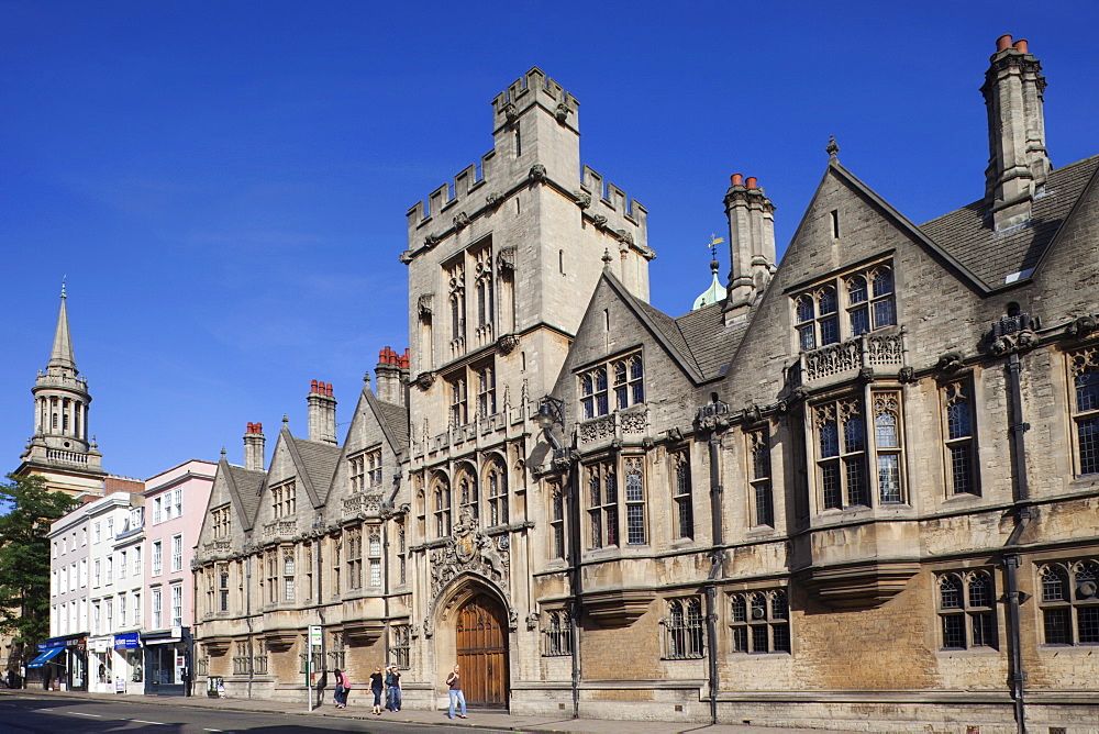 High Street and University Church of St. Mary the Virgin, Oxford, Oxfordshire, England, United Kingdom, Europe