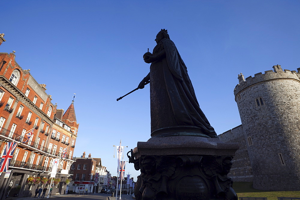 Queen Victoria statue, Windsor Castle, Windsor, Berkshire, England, United Kingdom, Europe