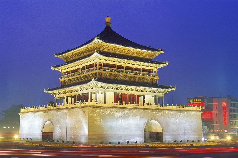 Night view of the Bell Tower dating from the Qing Dynasty, city centre of Xian, Shaanxi Province, China, Asia