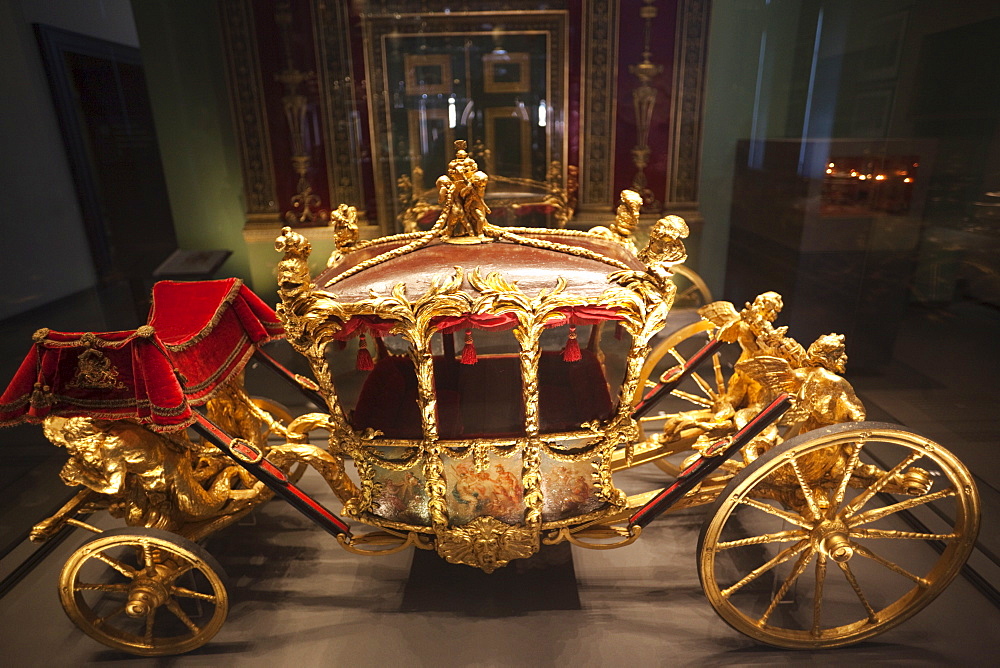 Model of the State Coach of 1760 in the British Galleries, Victoria and Albert Museum, London, England, United Kingdom, Europe