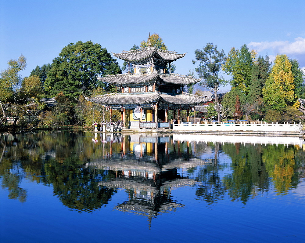 Deyue Pavilion, Ming Dynasty pagoda, Black Dragon Pool Park, Lijiang, UNESCO World Heritage Site, Yunnan Province, China, Asia