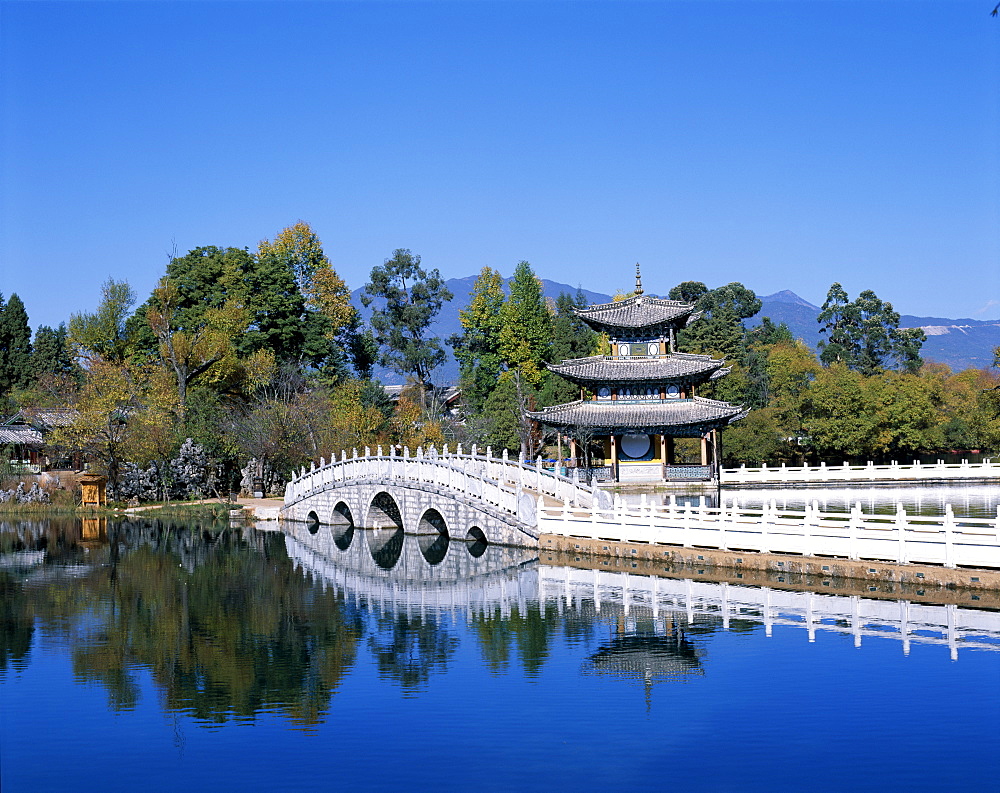 Black Dragon Pool Park, Deyue Pavilion, pagoda dating from the Ming Dynasty, Lijiang, UNESCO World Heritage Site, Yunnan Province, China, Asia