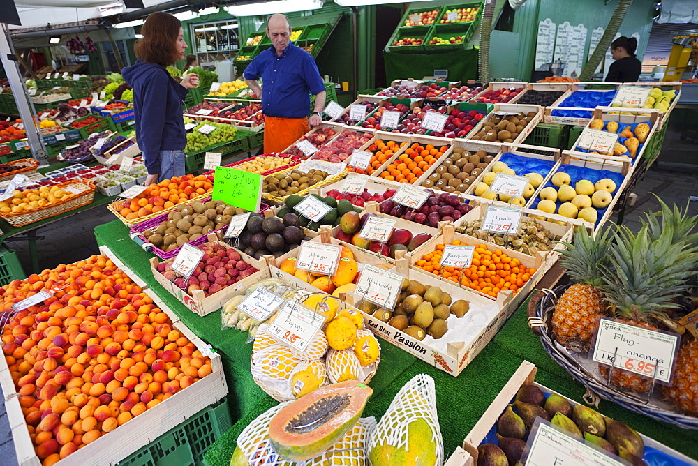 Fruit stall, Viktualienmarkt, Munich, Bavaria, Germany, Europe