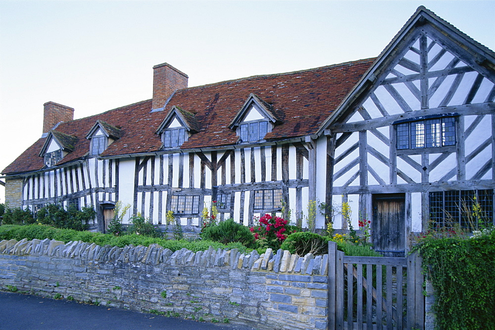 England, Warwickshire, Stratford, Mary Ardens House at Wilmcote