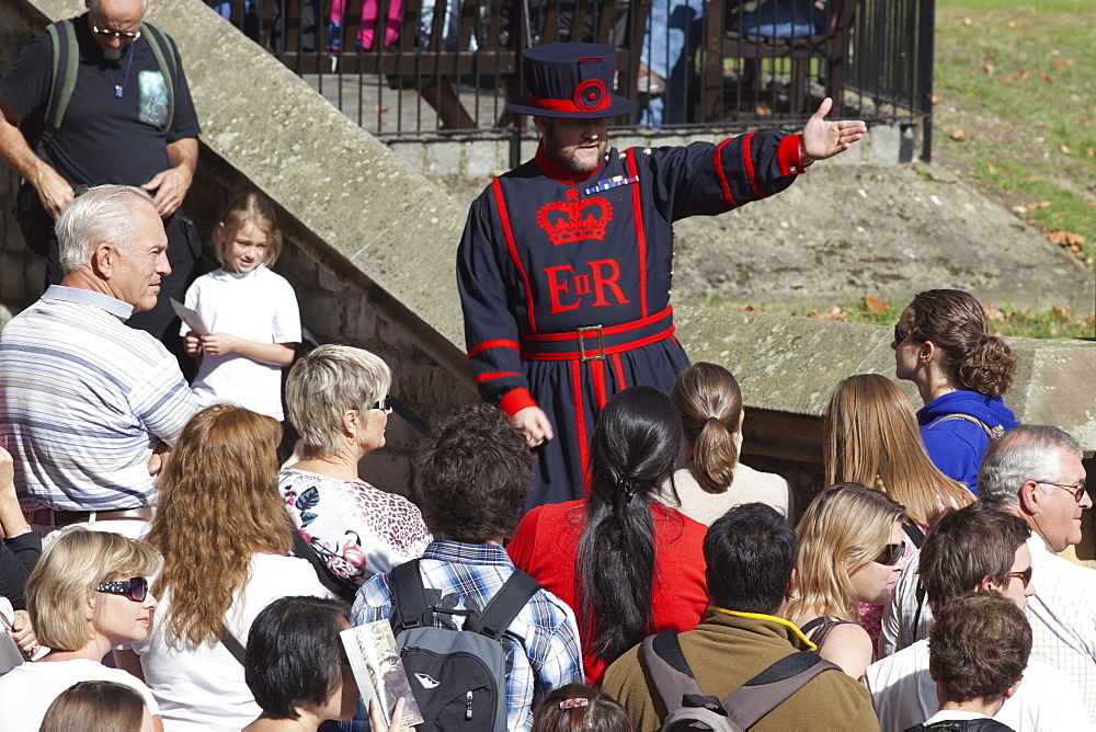 Beefeater and tour group, Tower of London, London, England, United Kingdom, Europe