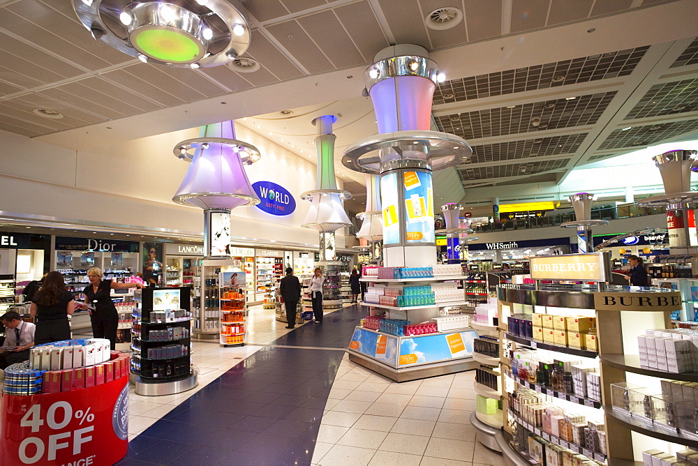 Duty free shop, Gatwick Airport Departure Lounge, Gatwick, Sussex, England, United Kingdom, Europe