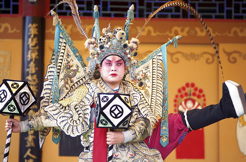 Actor performing in Chinese Opera (Beijing Opera), Beijing, China, Asia