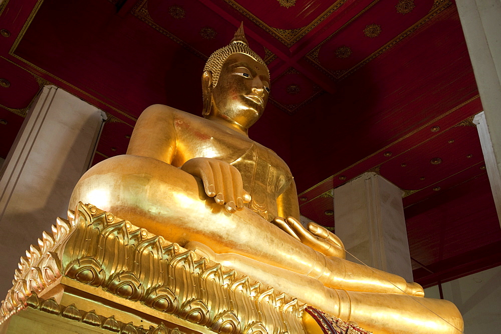 Buddha statue in Wat Phra Mongkhon Bophit, Ayutthaya Historical Park, UNESCO World Heritage Site, Ayutthaya, Thailand, Southeast Asia, Asia